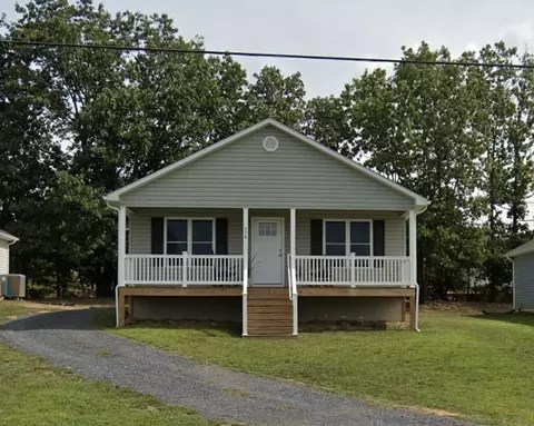 558 N Bayard St N, Waynesboro, VA 22980