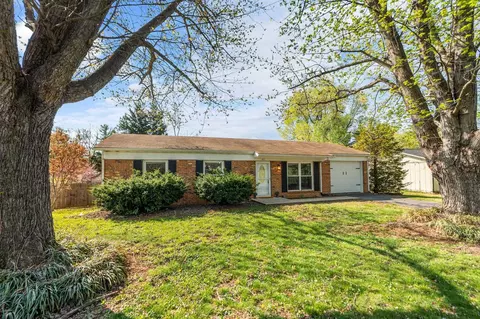 471 Round Hill Dr, Stuarts Draft, VA 24477