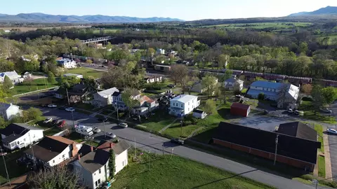 View/Area - 307 2nd St, Shenandoah, VA 22849 photo 3 of 6