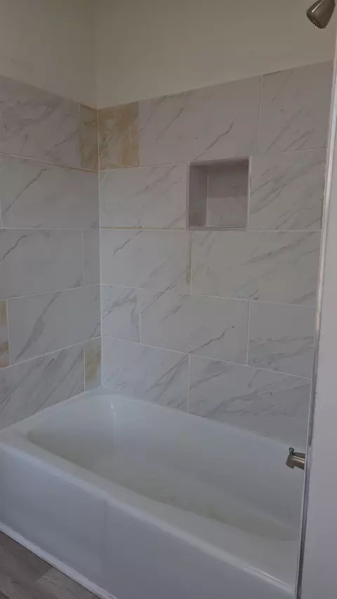 Bath - 307 2nd St, Shenandoah, VA 22849 photo 3 of 7