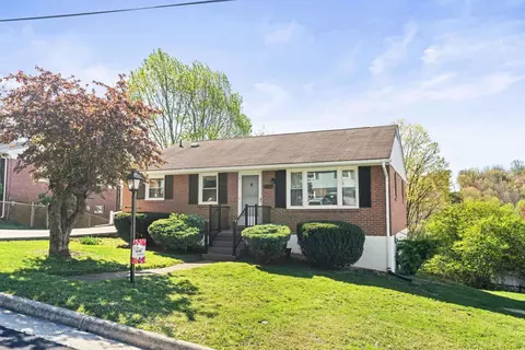 2204 Davis St, Staunton, VA 24401