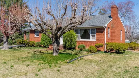 338 Fairfax Ave, Elkton, VA 22827
