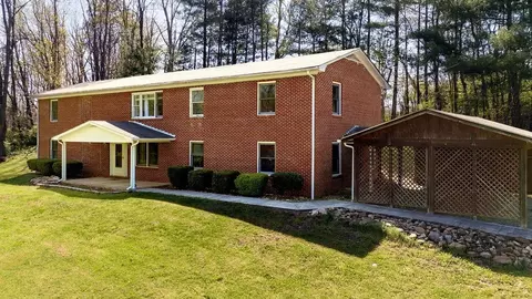 2051 Mt Torrey Rd, Lyndhurst, VA 22952