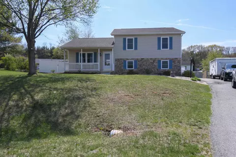 8 Apple Ct, Waynesboro, VA 22980 photo 3