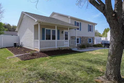 8 Apple Ct, Waynesboro, VA 22980 photo 2