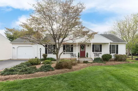 81 Arrowhead Ln, Stuarts Draft, VA 24477