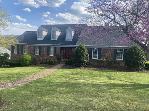1605 Summit Dr, Waynesboro, VA 22980 photo 1