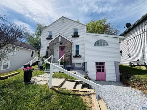 962 Kinzley Ct, Staunton, VA 24401