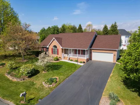 368 Wyndham Hill Dr, Fishersville, VA 22939