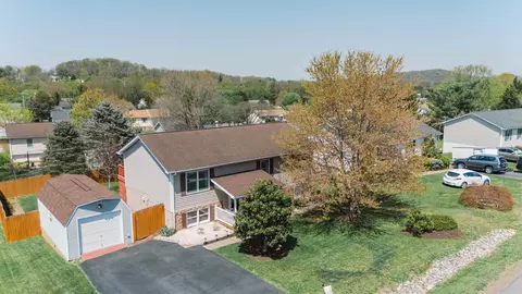 221 Buckboard Rd, Waynesboro, VA 22980