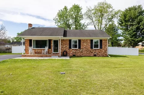 409 17th St, Grottoes, VA 24441