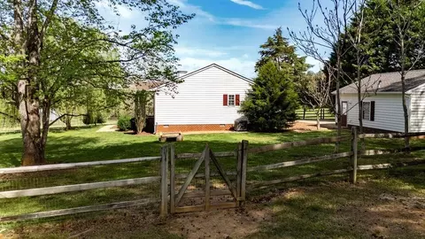 4086 Three Chopt Rd, Gum Spring, VA 23065 photo 9