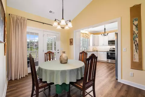 Dining - 512 E College St E, Bridgewater, VA 22812 photo 1 of 2