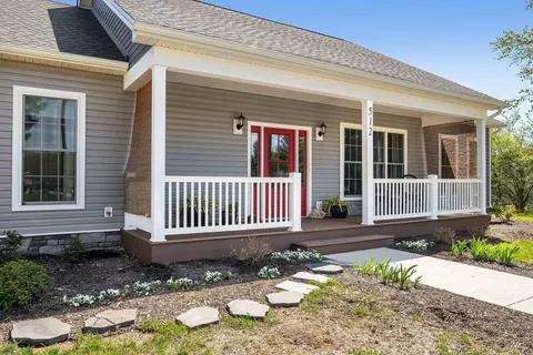 Exterior - 512 E College St E, Bridgewater, VA 22812 photo 5 of 14