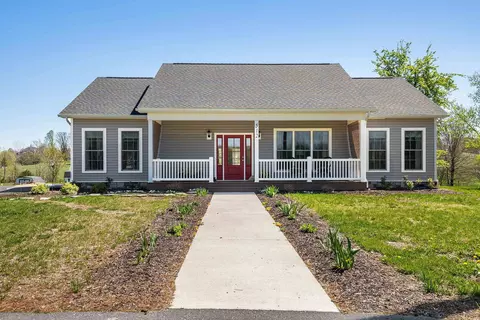 512 E College St E, Bridgewater, VA 22812