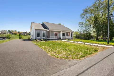 Exterior - 512 E College St E, Bridgewater, VA 22812 photo 2 of 14