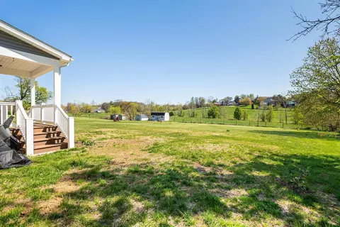 Exterior - 512 E College St E, Bridgewater, VA 22812 photo 11 of 14