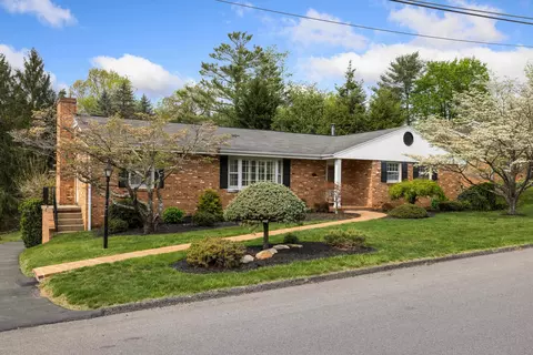 407 Cardinal St, Staunton, VA 24401