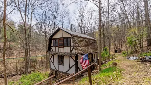 1601 Crummetts Run Rd, Sugar Grove, WV 26815