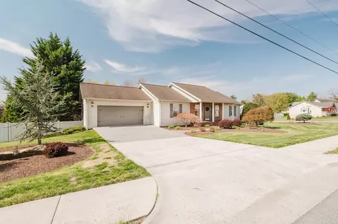 356 W Springbrook Rd W, Broadway, VA 22815 photo 2