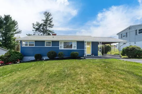 2522 S Sharlaine Dr S, Staunton, VA 24401