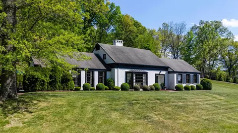 1431 Dogwood Rd, Staunton, VA 24401