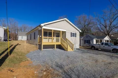 1020 D St, Waynesboro, VA 22980