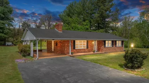 2 Greenfield Rd, Luray, VA 22835