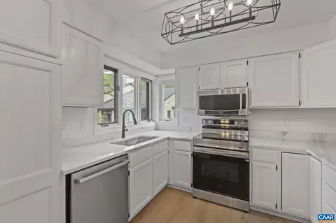 1285 Branchlands Dr, Charlottesville, VA 22901