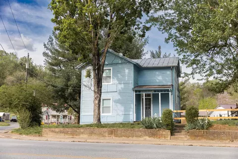 825 W 29th St W, Buena Vista, VA 24416