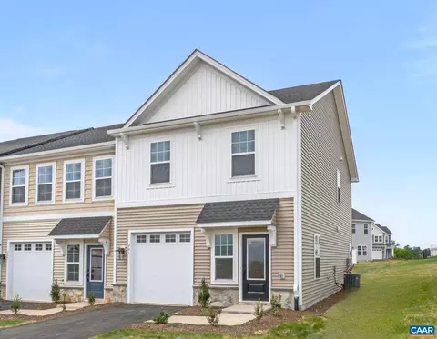 201 Sunbird Ln, Waynesboro, VA 22980