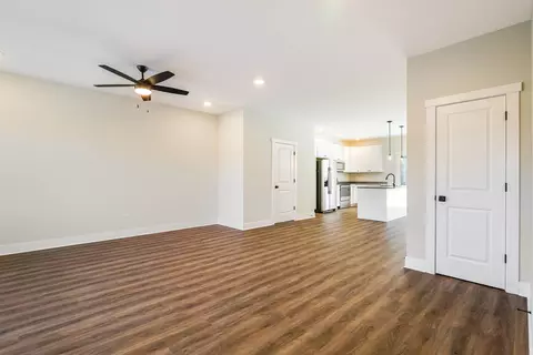 Living - 5 Barnyard Cir, Bridgewater, VA 22812 photo 3 of 6