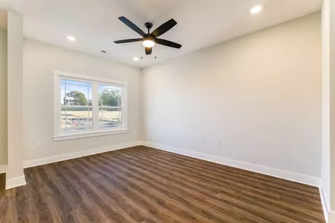 Living - 5 Barnyard Cir, Bridgewater, VA 22812 photo 6 of 6