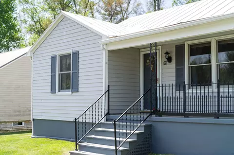 19 Stanley St, Staunton, VA 24401