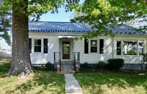 105 Waverly St, Staunton, VA 24401