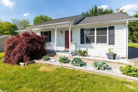 66 Hayrick Rd, Waynesboro, VA 22980