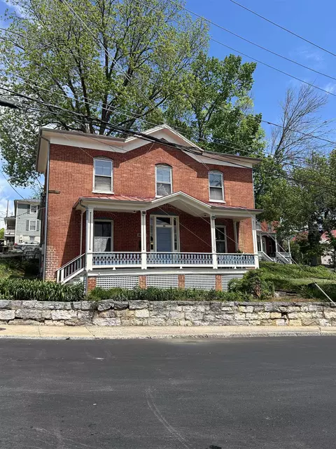 519 W Frederick St W, Staunton, VA 24401