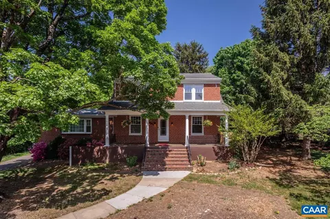 1104 N Coalter St N, Staunton, VA 24401