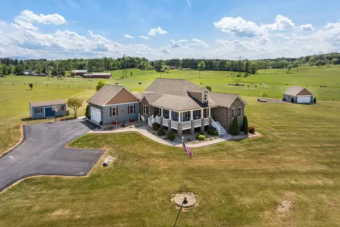 72 Bent Creek Rd, Waynesboro, VA 22980