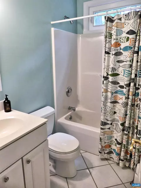 Bath - 2 Drew Ct, Palmyra, VA 22963 photo 3 of 3