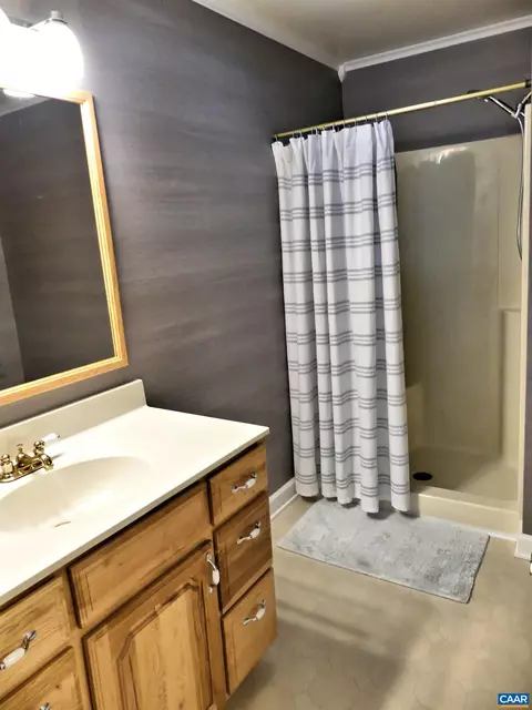 Bath - 2 Drew Ct, Palmyra, VA 22963 photo 1 of 3