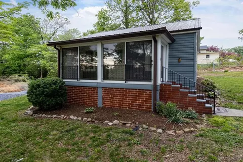 837 Faber Ave, Waynesboro, VA 22980