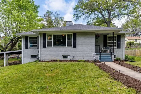 1301 D St, Waynesboro, VA 22980