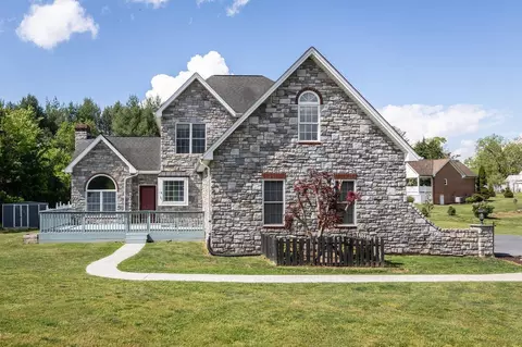 9186 Black Rock Rd, Grottoes, VA 24441