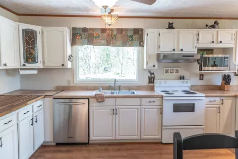 Kitchen - 137 Mccurdy Ln, Rockbridge Baths, VA 24473 photo 4 of 7