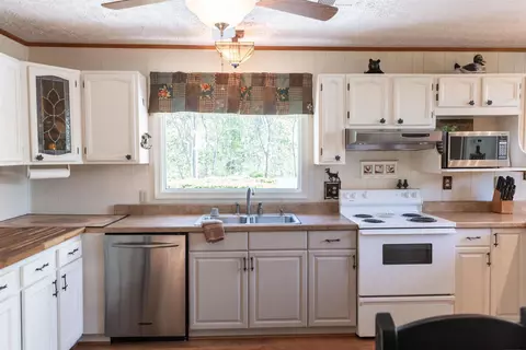 Kitchen - 137 Mccurdy Ln, Rockbridge Baths, VA 24473 photo 3 of 7