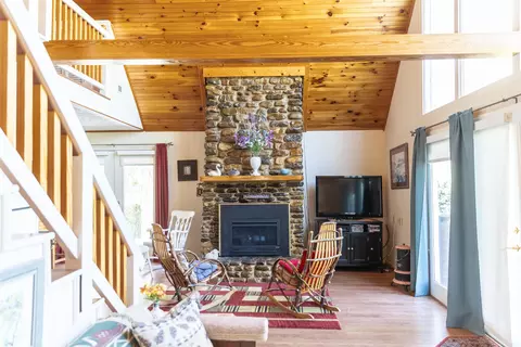 Living - 137 Mccurdy Ln, Rockbridge Baths, VA 24473 photo 3 of 11