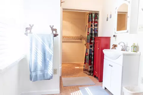 Bath - 137 Mccurdy Ln, Rockbridge Baths, VA 24473 photo 7 of 10
