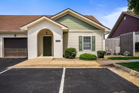 18 Rose Garden Ln #104, Fishersville, VA 22939