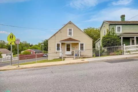 14 E Gay St E, Staunton, VA 24401